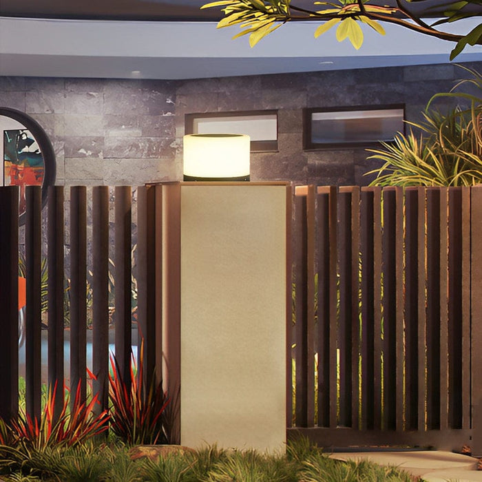 Minimalist Design Solar Post Lamp with Intelligent Light Control, High Color LED, and Weatherproof Sealing for Vibrant and Warm Courtyard Lighting-ErisView-6