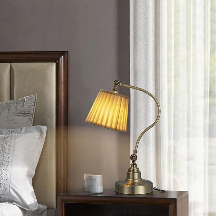 Industrial Empire Shaped Task Light 1 Head Metal Table Lamp with Curved Arm