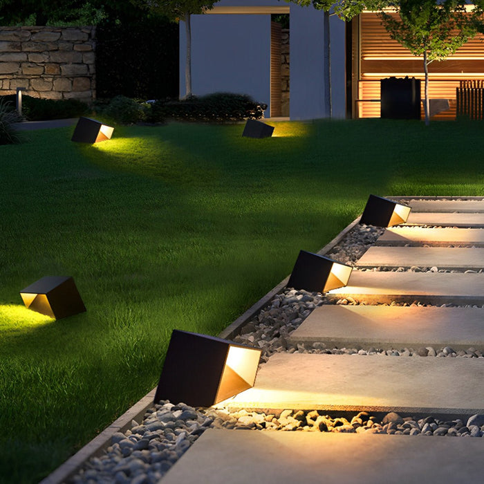 Solar LED Outdoor Post Light, Modern Cube Design, Dusk to Dawn for Garden/Pathway/Patio