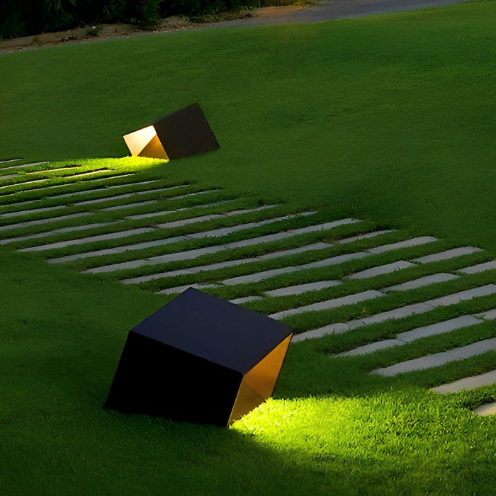 Solar LED Outdoor Post Light, Modern Cube Design, Dusk to Dawn for Garden/Pathway/Patio