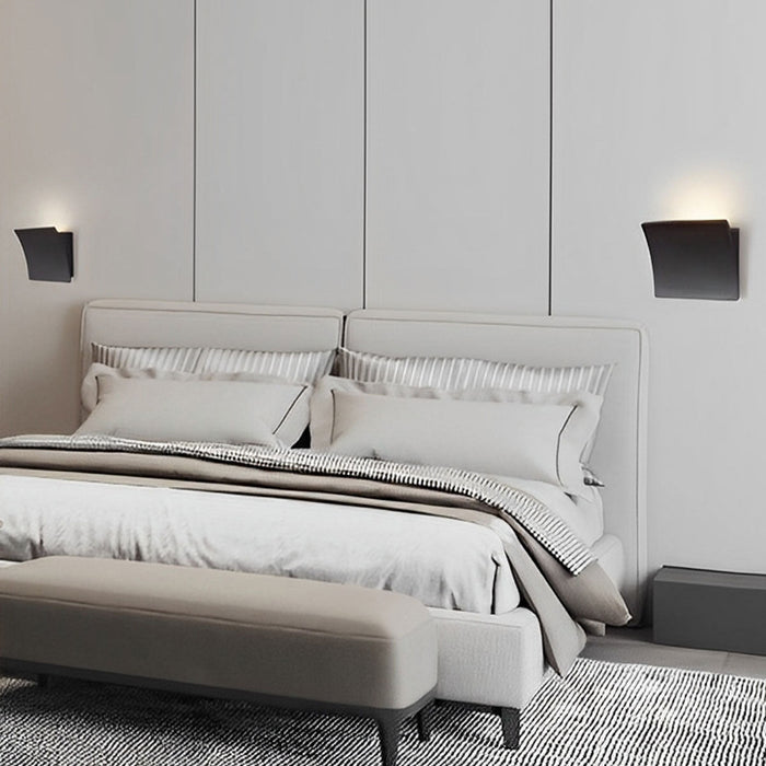Modern Minimalist Curve LED Indoor Wall Sconce - Warm White Light, Aluminum Design - Hardwired Fixture