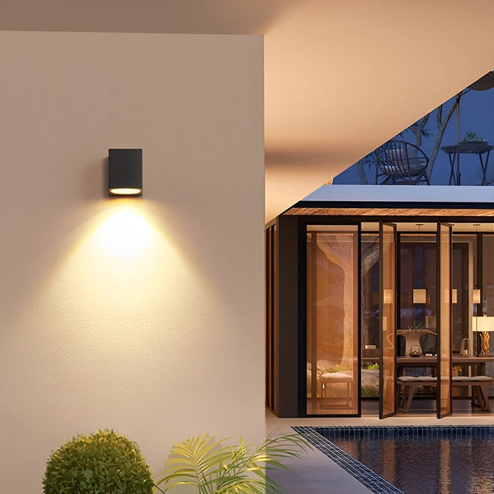 Modern Square Outdoor Waterproof Wall Light Fixture for Villa Courtyard Balcony