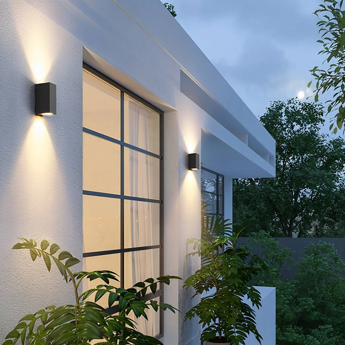 Modern Square Outdoor Waterproof Wall Light Fixture for Villa Courtyard Balcony