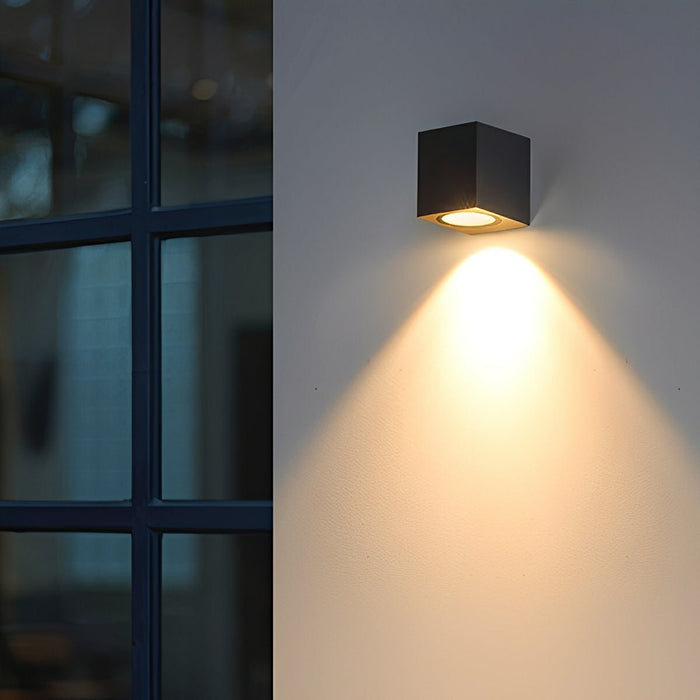 Modern Square Outdoor Waterproof Wall Light Fixture for Villa Courtyard Balcony