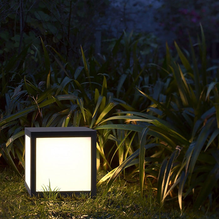 Outdoor Courtyard Waterproof LED Solar Pillar Lights Landscape Lighting