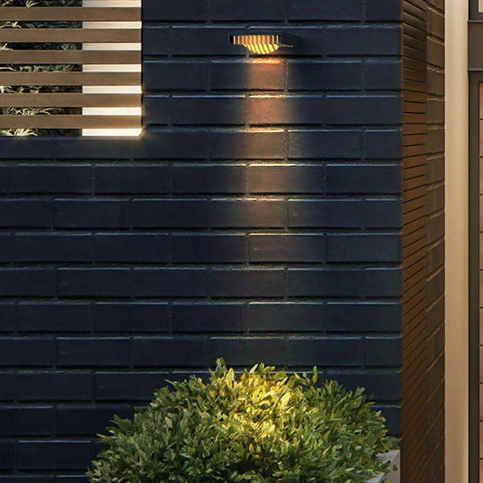 Outdoor LED Waterproof Solar Decorative Lighting Wall Light for Courtyard Balcony Aisle