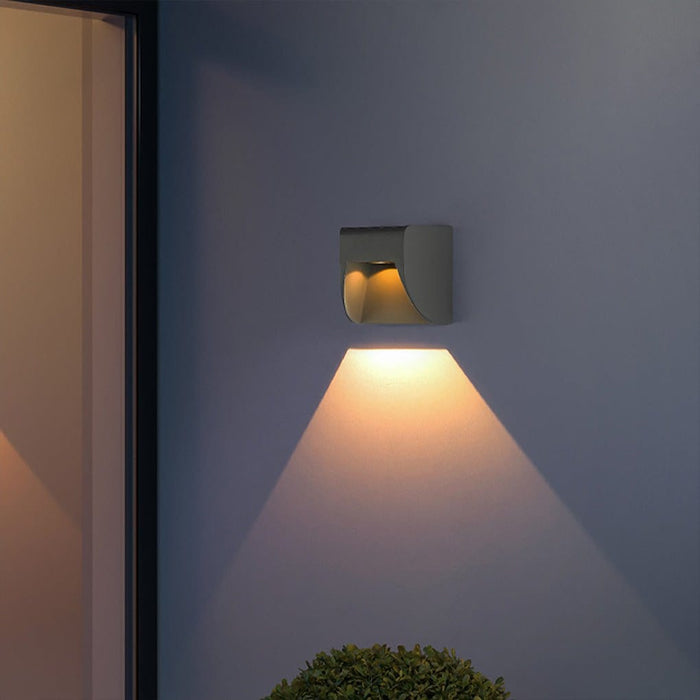 Outdoor Waterproof LED Wall Light for Villa Foyer Garden Corridor Balcony