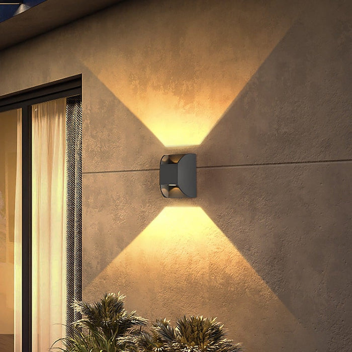 Outdoor Waterproof LED Wall Light for Villa Foyer Garden Corridor Balcony