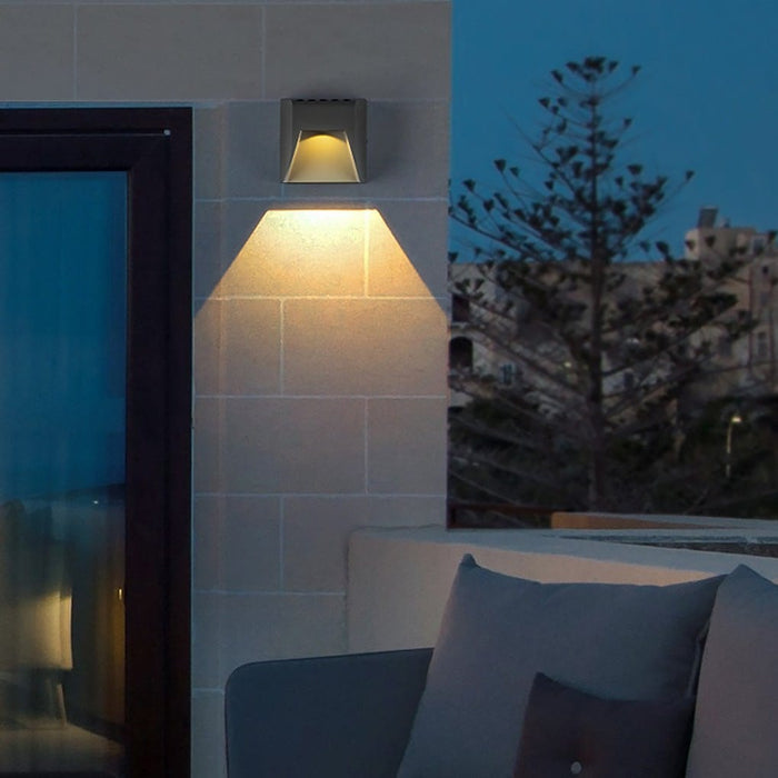 Outdoor Waterproof LED Wall Light for Villa Foyer Garden Corridor Balcony