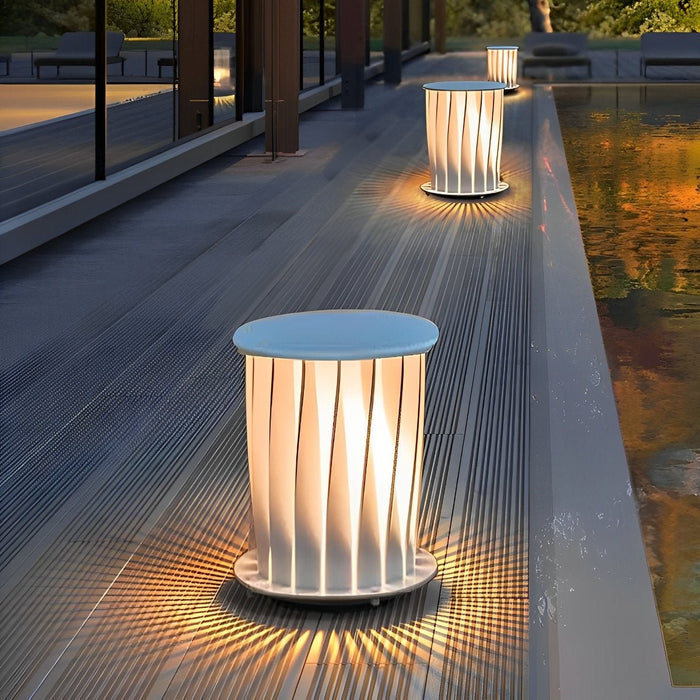 Solar Pathway Light, Twisted Design, Dusk to Dawn, Garden/Yard Accent