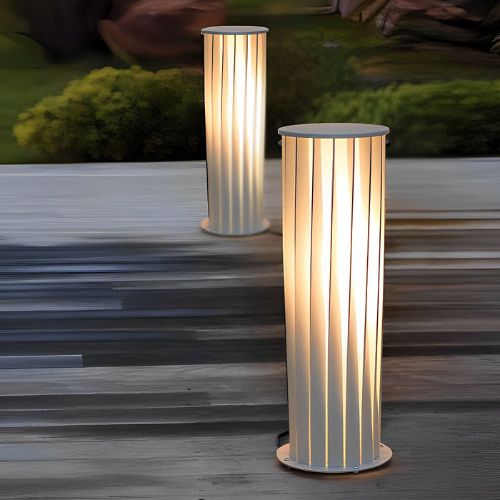 Solar Pathway Light, Twisted Design, Dusk to Dawn, Garden/Yard Accent