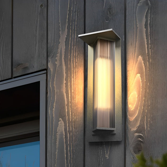 Solar Vintage Outdoor Wall Light Fixture - Classic Design, Energy Efficient / Dusk-to-Dawn Sensor